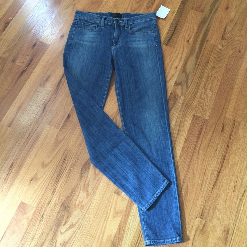 Vince relaxed rolled Mason 5-pocket jeans. NWT. 25